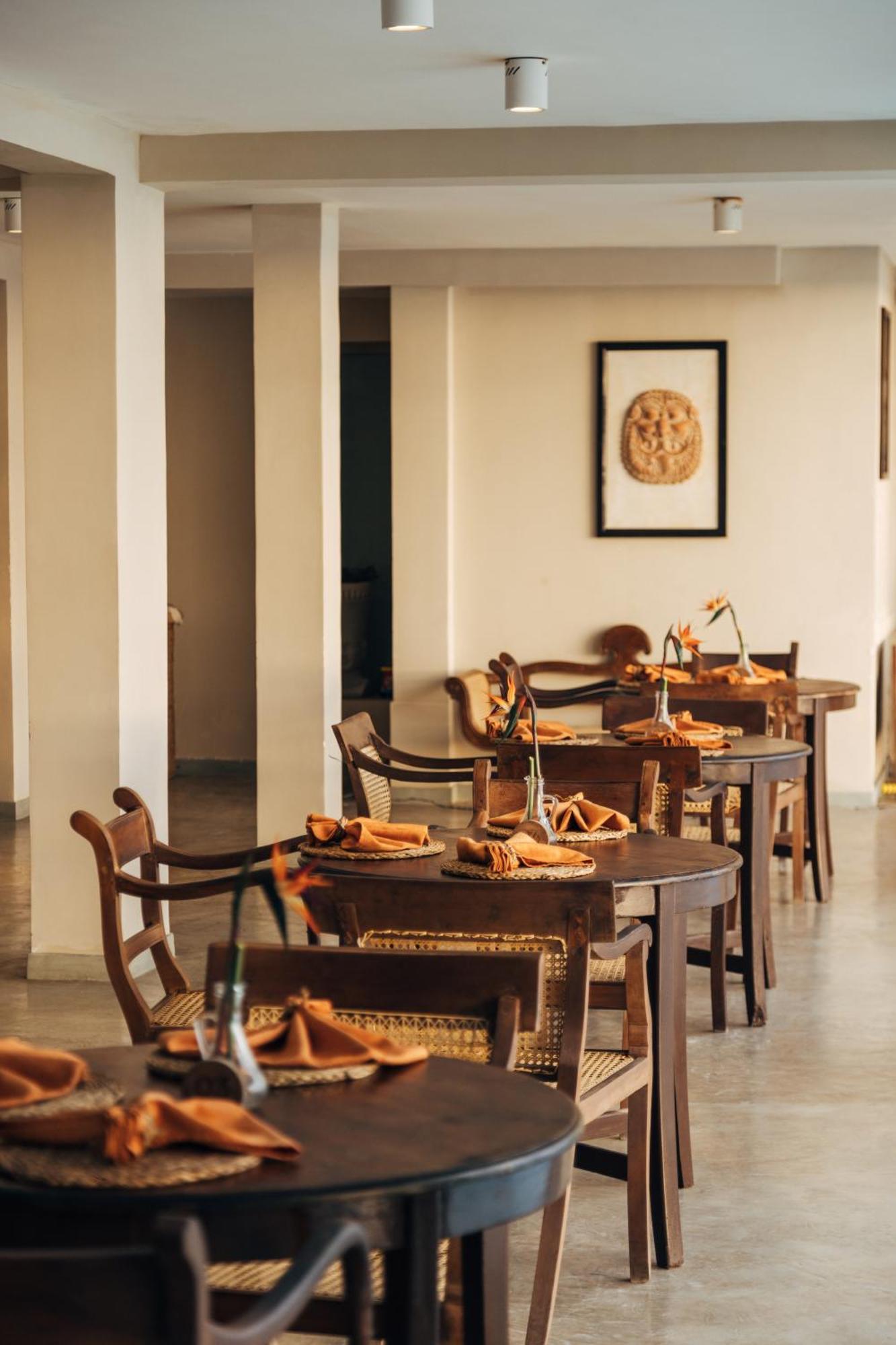Neevana Hotel ヒッカドゥワ エクステリア 写真