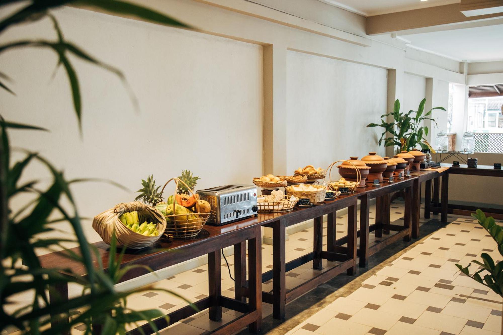Neevana Hotel ヒッカドゥワ エクステリア 写真
